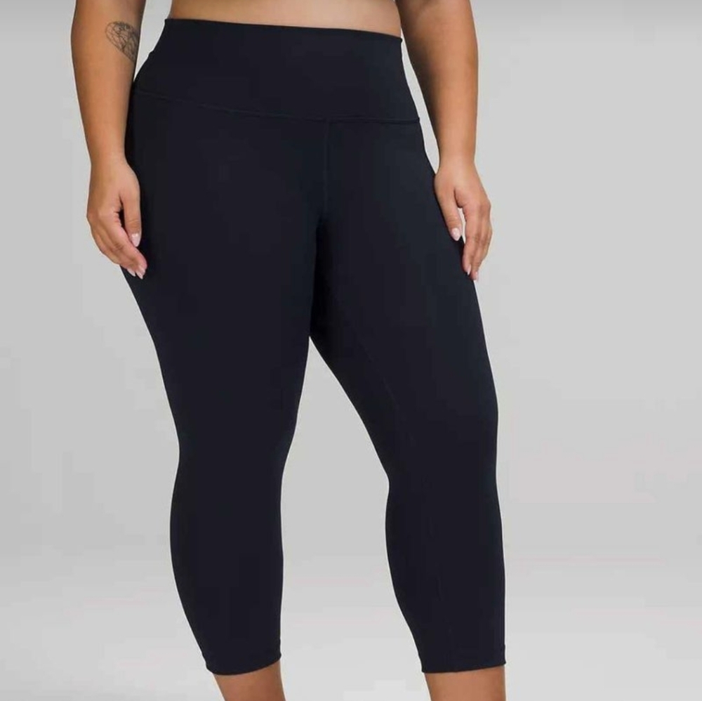Lululemon Wunder Under High Rise Crop 21", size 8, Navy Leggings